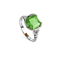 Anillo de Peridoto Con Plata