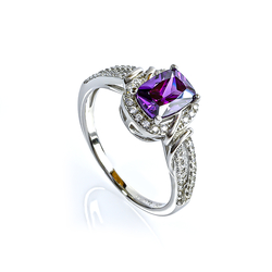 Anillo Piedra Amatista Talla Esmeralda 7 mm x 5 mm