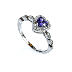 Anillo de Corazon Tanzanita