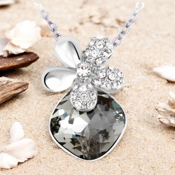 Precioso Collar de Swarovski Color Negro Bañado en Oro de 14K