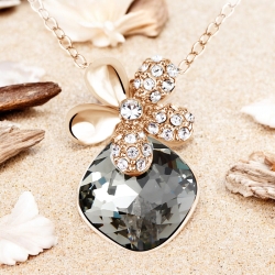 Precioso Collar de Swarovski Color Diamante Negro