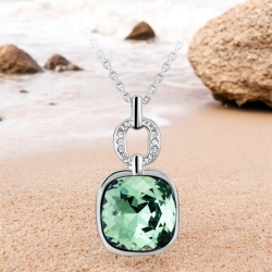 Precioso Collar de Swarovski con Rodio Color Esmeralda