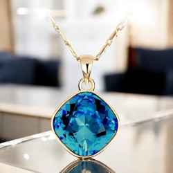 Hermoso Collar Swarovski Azul Intenso con Baño de Oro Amarillo 18K