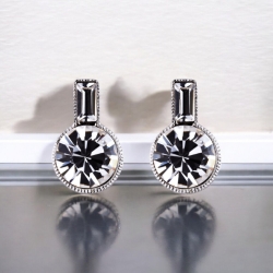 Aretes Swarovski en Forma de Botella Color Blanco