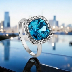 Hermoso Anillo de Cristal Swarovski Azul