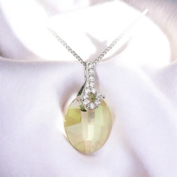 Hermoso Dije de Cristal Swarovski con Forma de Gota