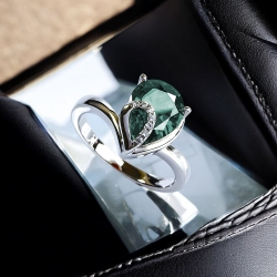 Anillo de Plata Solitario con Alejandrita en Corte Pera