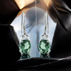 Aretes de Alejandrita Corte Ovalada en Plata .925