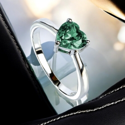 Anillo de Alejandrita en Plata de Ley 925 Corazón