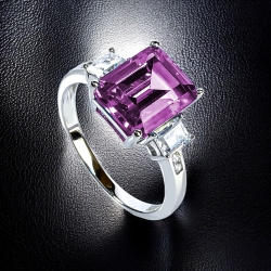 Hermoso Anillo de Plata de Ley con Alejandrita Talla Esmeralda