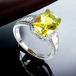 Anillo de Plata de Ley con Alejandrita Talla Esmeralda 8 mm