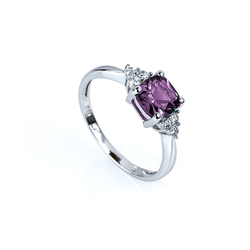 Elegant Sterling Silver Ring with Amethyst