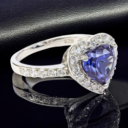 Anillo de Compromiso en Plata con Tanzanita Corazon