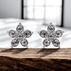 Aretes de Cristal Swarovski Color Blanco en Forma de Flor