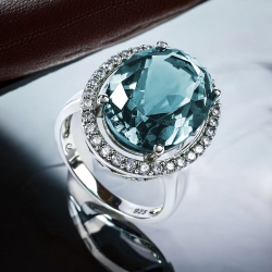 Anillo de 18 mm x 13 mm Alejandrita Corte Ovalada en Plata .925