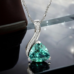 Dije de Plata Fina .925 con Alejandrita Bicolor ( Verde/Azul )