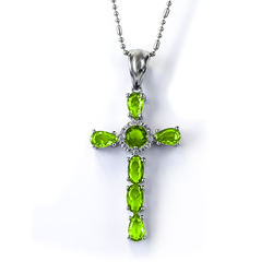 Bella Cruz de Plata Con Piedras Preciosas de Peridoto y Zirconia