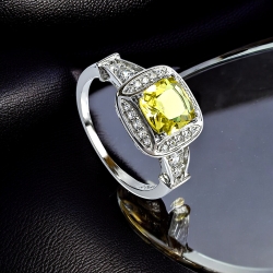 Anillo de Plata de Ley con Alejandrita Talla Princesa 8 mm