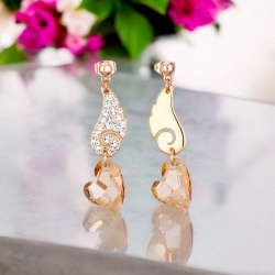 Hermoso Juego de Collar y Aretes de Corazón color Champagne