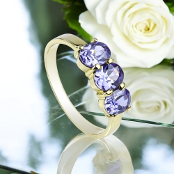 Anillo de Oro 10K Amarillo Con Tanzanita Natural