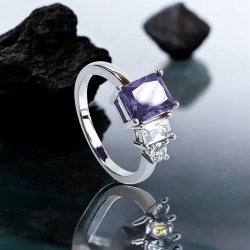 Anillo de Amatista Con Tres Piedras