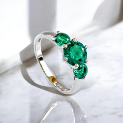 Anillo de Esmeralda de 3 Diedras