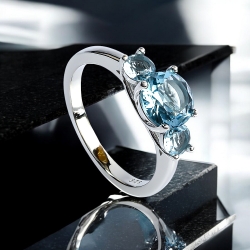 Hermoso Anillo de 3 Aguamarina Plata de Ley