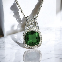 Set de Corte Princesa Esmeralda Aretes y Dije