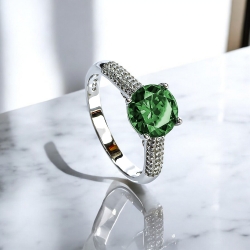 Anillo Solitario con Esmeralda Corte Redonda