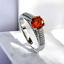 Doble Anillo de Compromiso Corte Redondo Opalo de Fuego