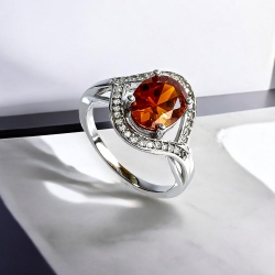 Anillo de Plata de Ley con Ópalo Cereza de Fuego de 9 mm x 7 mm