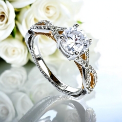 9 mm Anillo de Solitario en Plata .925 con Baño de Oro