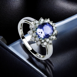 Anillo de Plata con una Piedra de Tanzanita