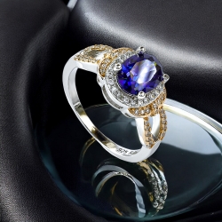 Anillo de Tanzanita 8 mm x 6 mm Plata y Baño de Oro Amarillo