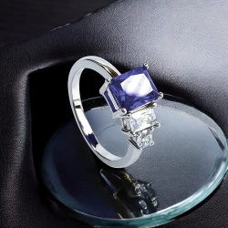 Anillo de Tanzanita Con Tres Piedras