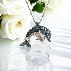 Colgante de Delfín Oro Blanco con Diamantes Azules y Blancos Naturales