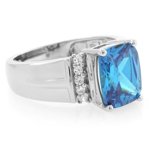 Elegante Anillo de Plata con Topacio Azul