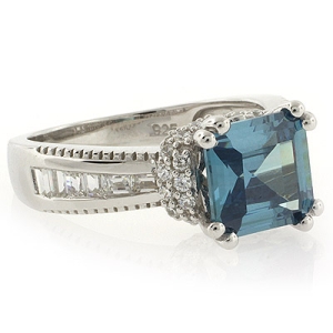 Anillo de Plata con Alejandrita en Corte Asscher