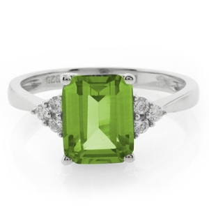 Anillo de Plata con Peridoto