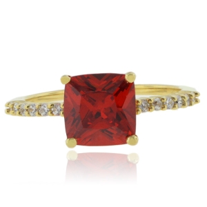 Anillo Elegante de Opalo Rojo en Plata con Baño de Oro