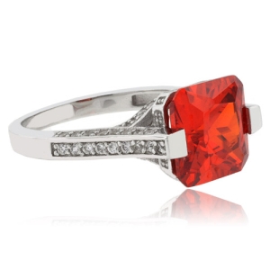 Elegante Anillo de Plata .925 con Ópalo de Fuego