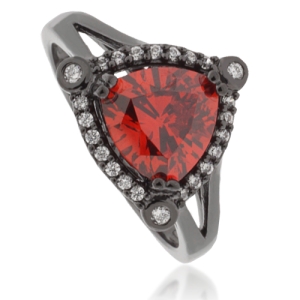 Anillo de Plata Negra con Ópalo de Fuego corte Triangular
