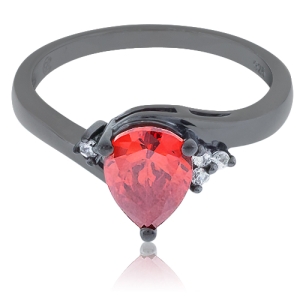 Anillo de Plata Negra con Opalo de Fuego en Corte de Pera