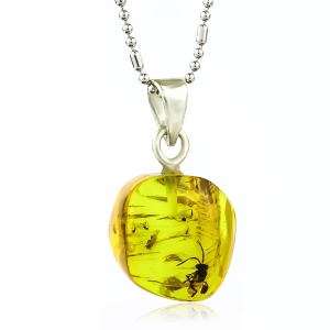 Dije de Ambar Natural Con Hormiga 20 mm x 10 mm