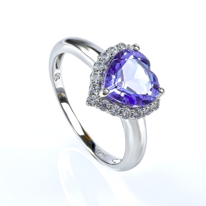 Hermoso Anillo de Alejandrita en Plata de Ley 925 Corazón