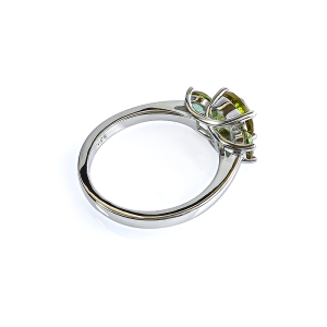 Hermoso Anillo de 3 Zultanita