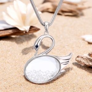 Hermoso Collar de Swarovski en Forma de Cisne