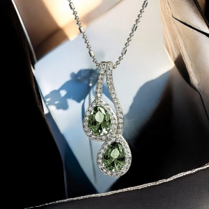 Dije de Alejandrita Corte Ovalada en Plata .925