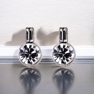 Aretes Swarovski en Forma de Botella Color Blanco