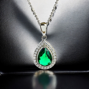 Hermoso Dije de Plata .925 con Alejandrita Azul a Verde